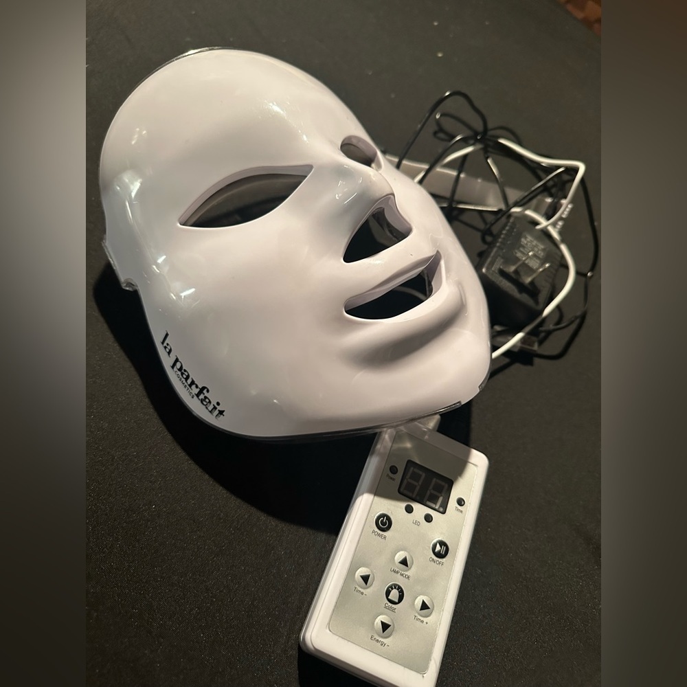 La Parfait LED beauty mask multi color light